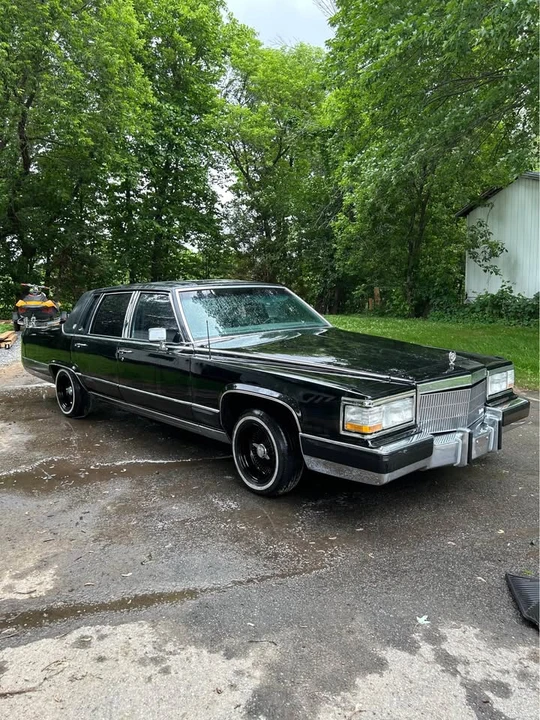 1990 Cadillac Brougham - Image 2 of 11