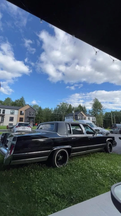 1990 Cadillac Brougham - Image 8 of 11