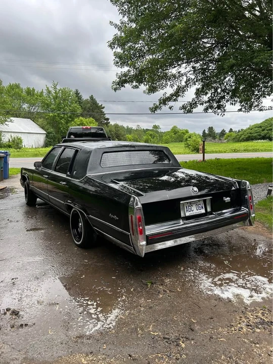 1990 Cadillac Brougham - Image 4 of 11