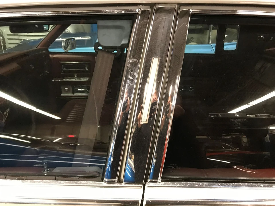 1990 Cadillac Brougham - Image 17 of 21