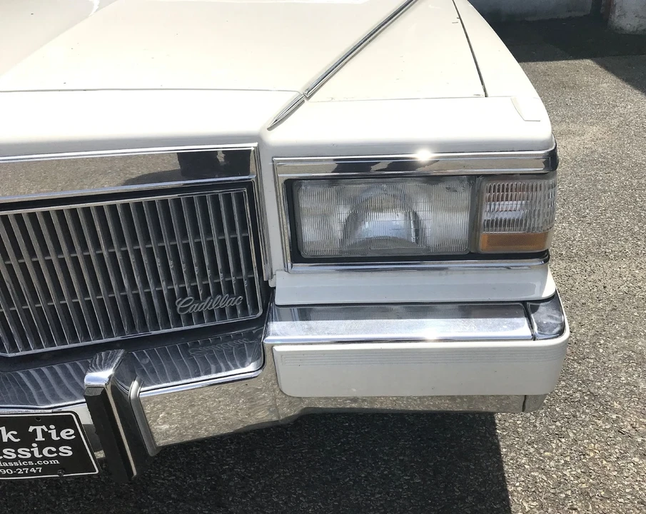 1990 Cadillac Brougham - Image 5 of 21