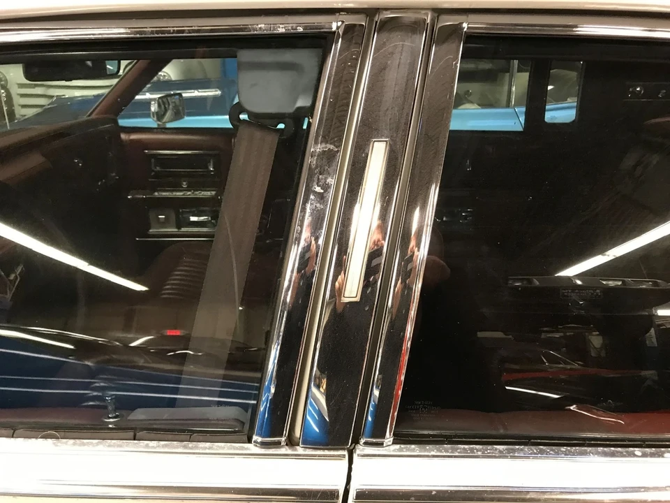 1990 Cadillac Brougham - Image 17 of 21