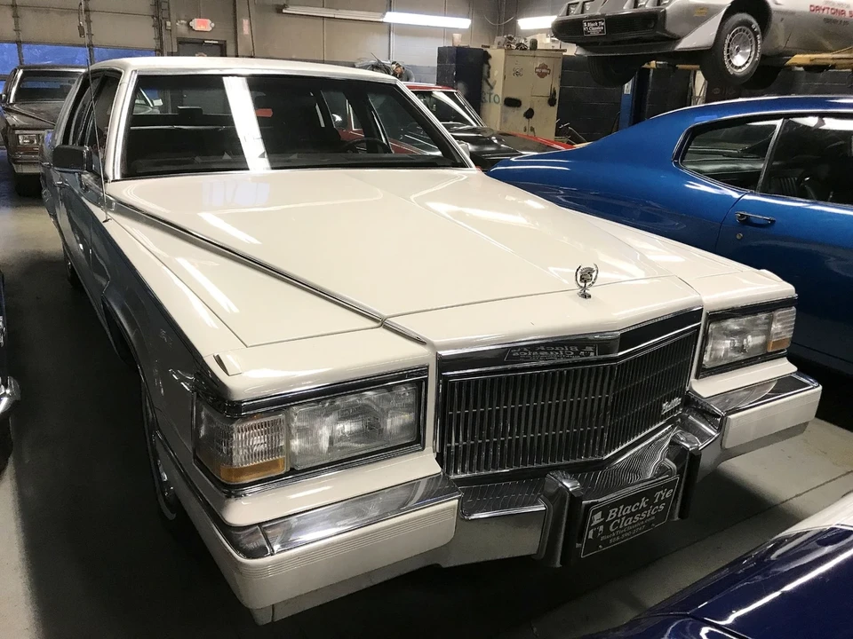 1990 Cadillac Brougham - Image 12 of 21