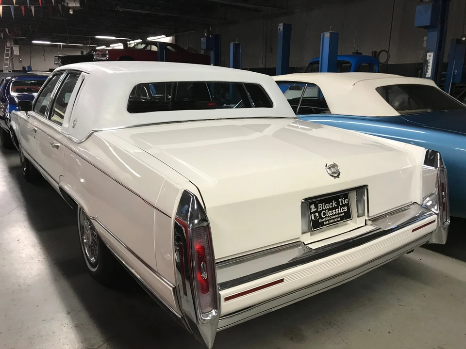 1990 Cadillac Brougham - Image 13 of 21