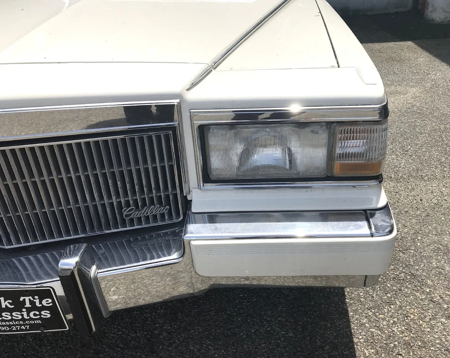 1990 Cadillac Brougham - Image 5 of 21