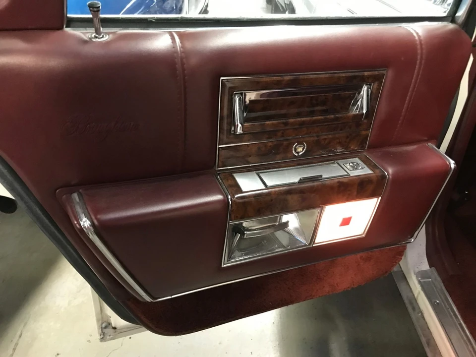 1990 Cadillac Brougham - Image 19 of 21