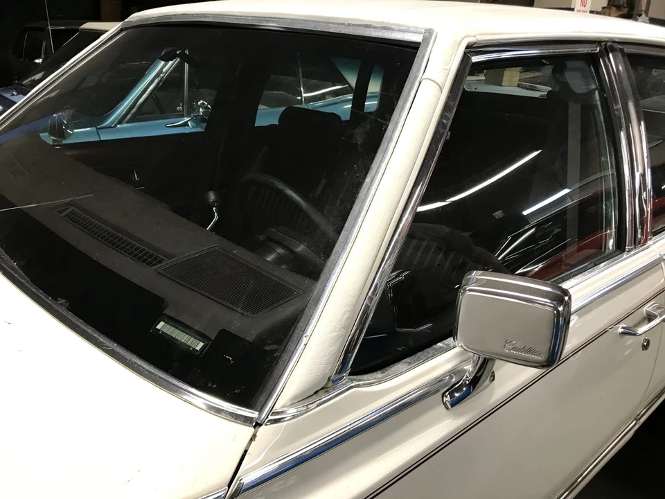 1990 Cadillac Brougham - Image 12 of 21