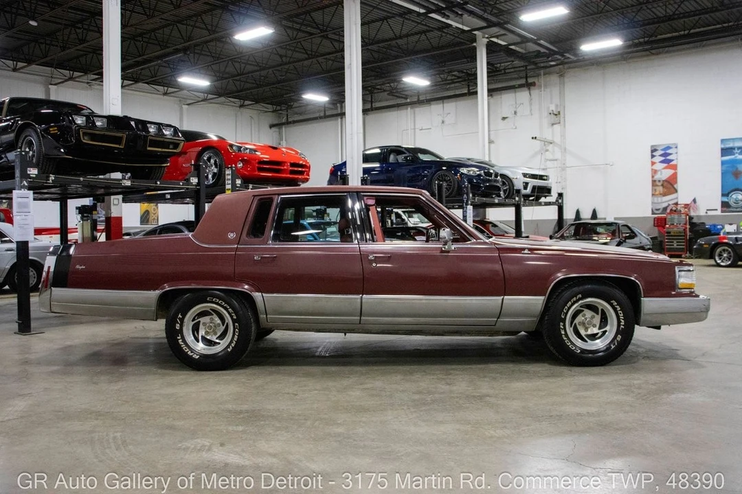 1990 Cadillac Brougham - Image 8 of 12