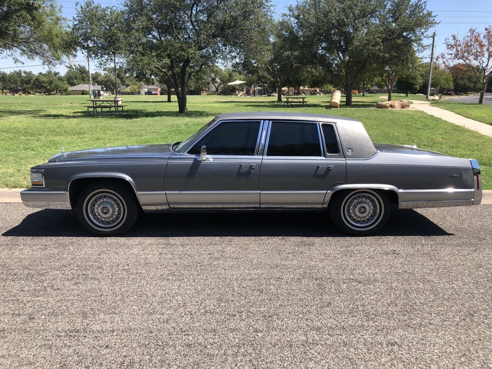 1990 Cadillac Brougham - Image 21 of 31