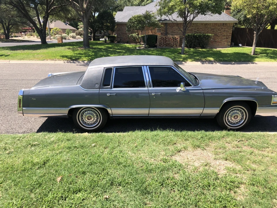 1990 Cadillac Brougham - Image 10 of 31