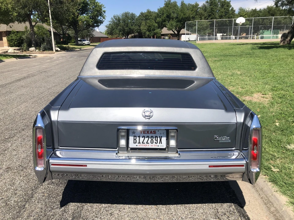 1990 Cadillac Brougham - Image 13 of 31