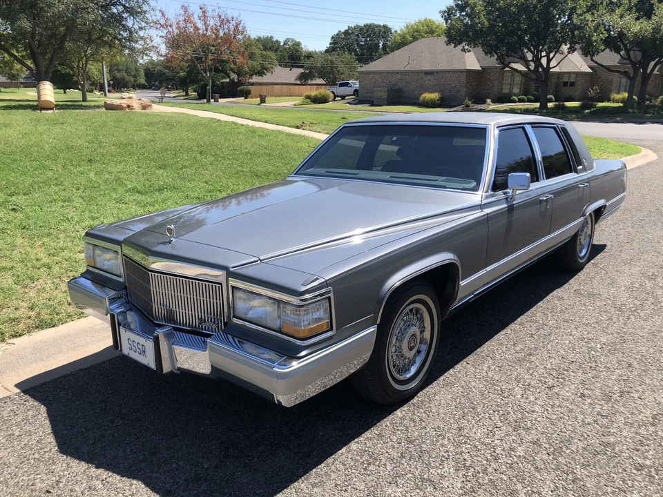 1990 Cadillac Brougham - Image 25 of 31