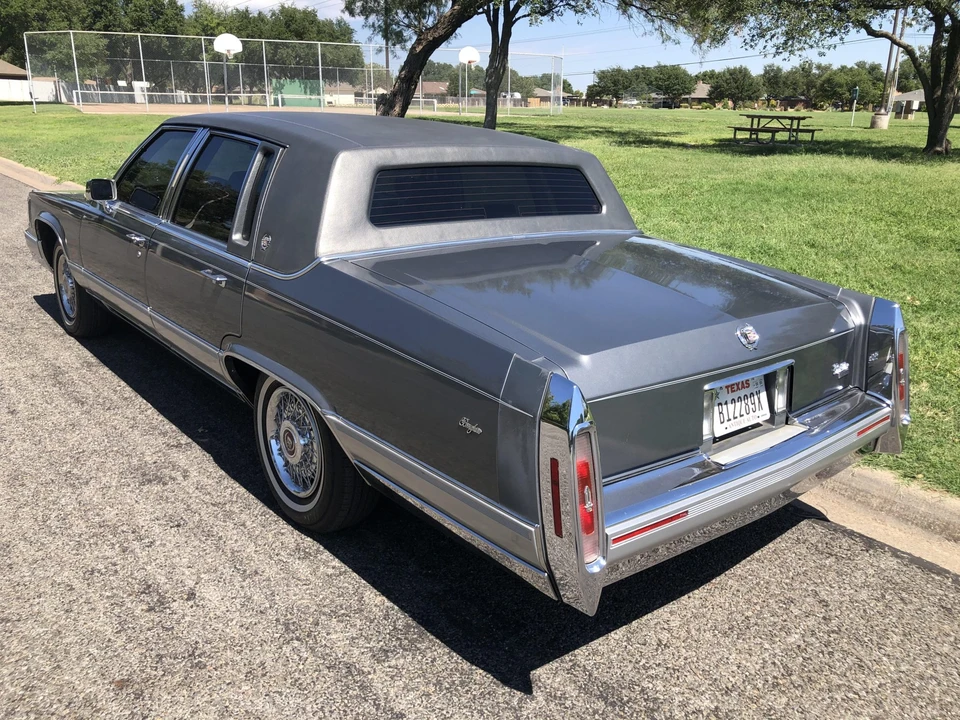 1990 Cadillac Brougham - Image 15 of 31