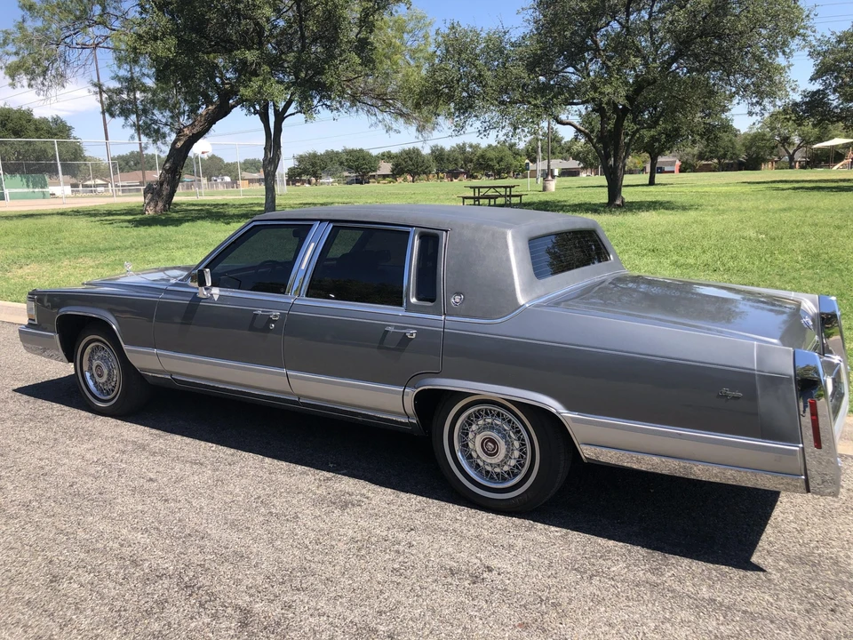 1990 Cadillac Brougham - Image 18 of 31