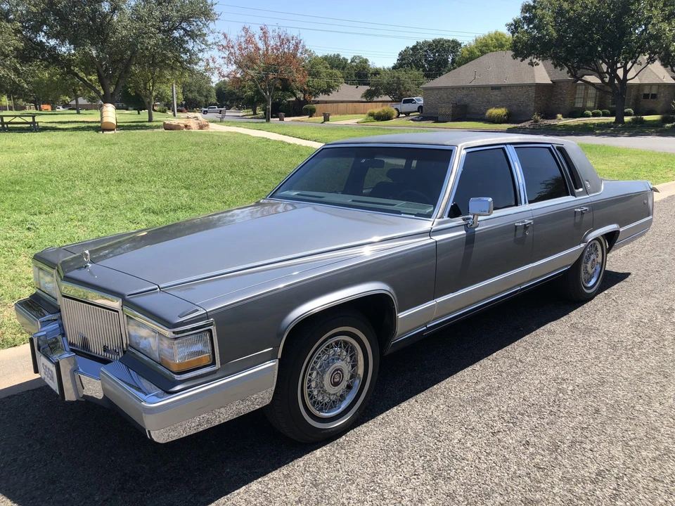 1990 Cadillac Brougham - Image 23 of 31