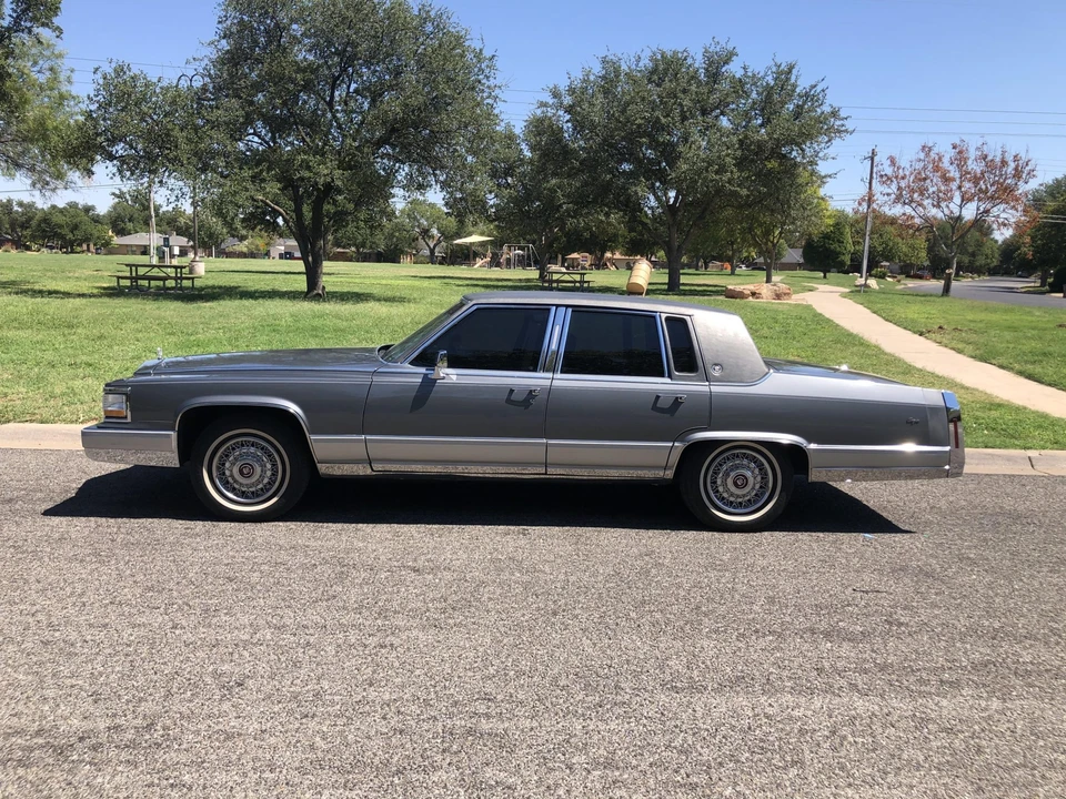 1990 Cadillac Brougham - Image 20 of 31