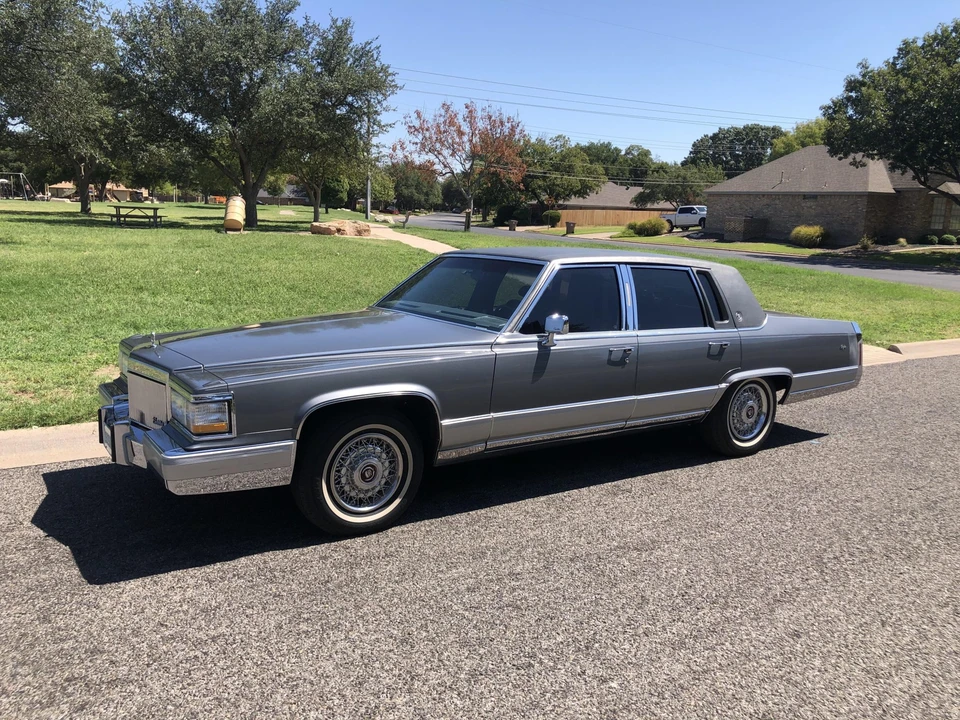 1990 Cadillac Brougham - Image 22 of 31