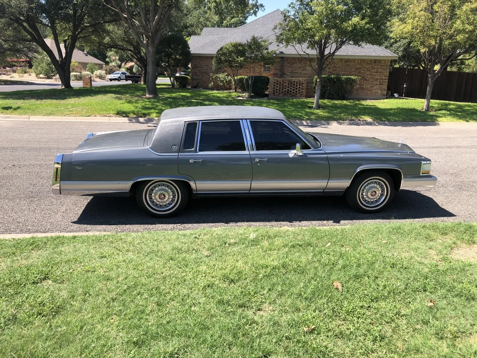 1990 Cadillac Brougham - Image 9 of 31