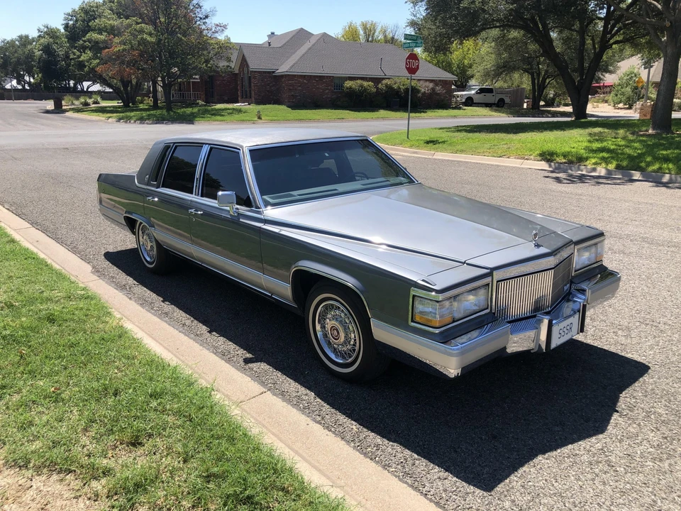 1990 Cadillac Brougham - Image 4 of 31
