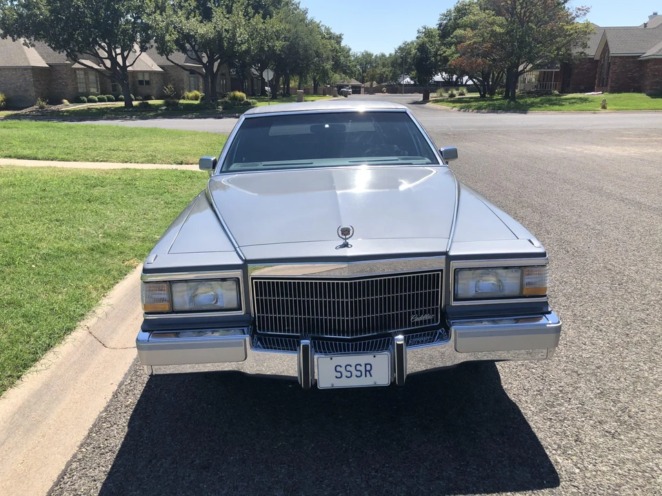 1990 Cadillac Brougham - Image 2 of 31