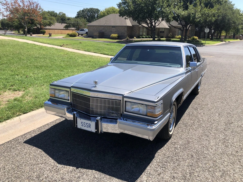 1990 Cadillac Brougham - Image 27 of 31
