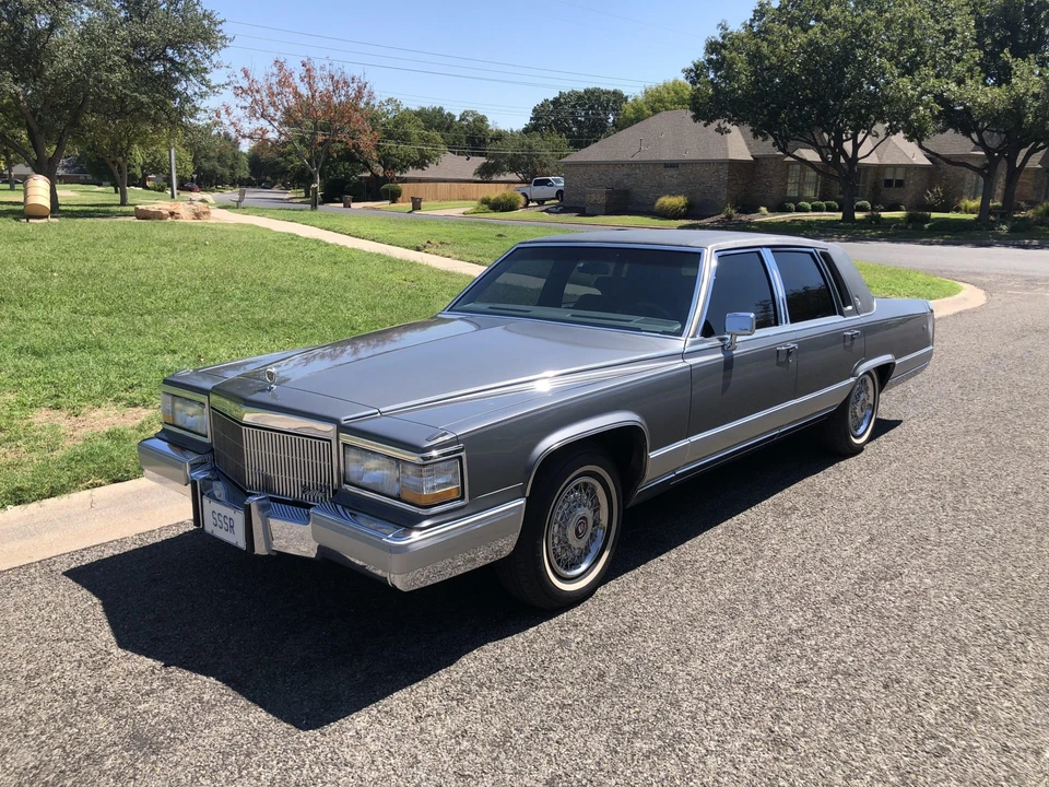 1990 Cadillac Brougham - Image 24 of 31