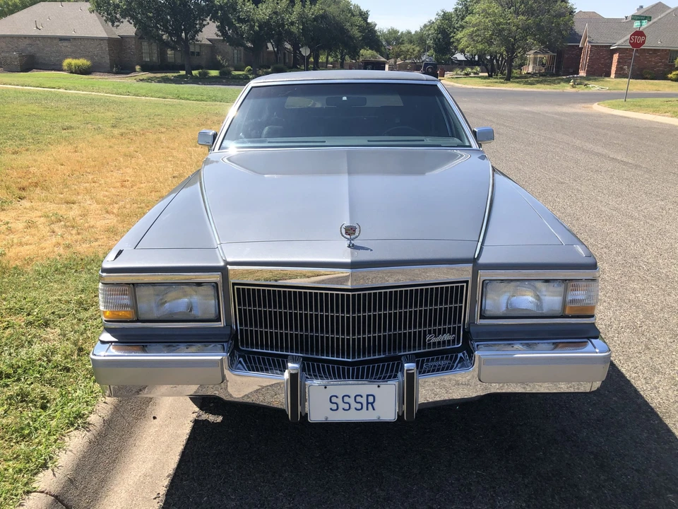 1990 Cadillac Brougham - Image 28 of 31