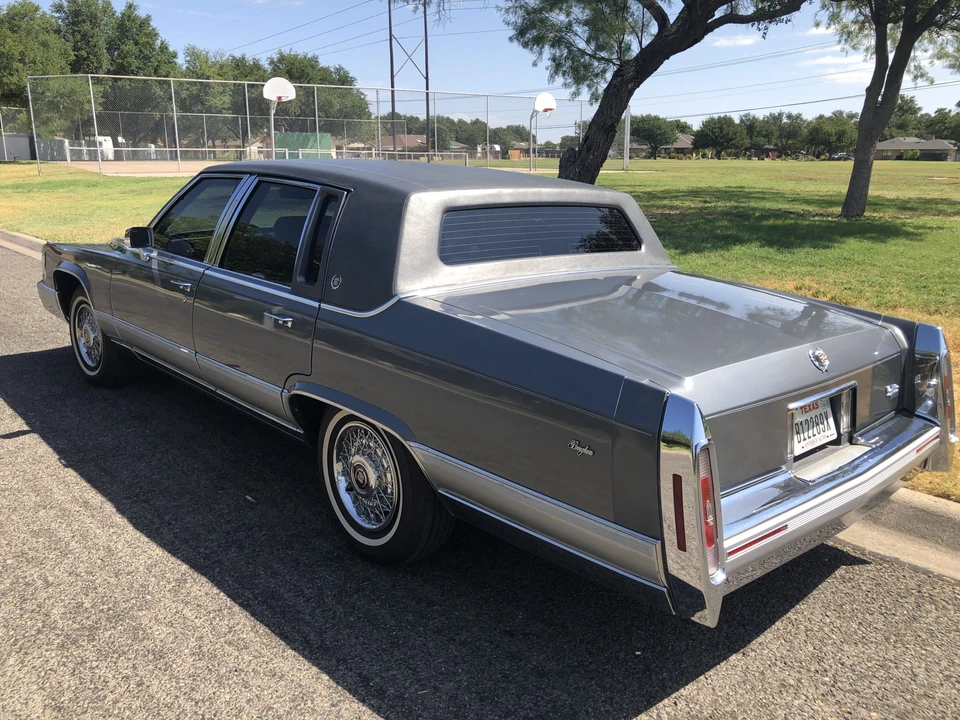 1990 Cadillac Brougham - Image 16 of 31
