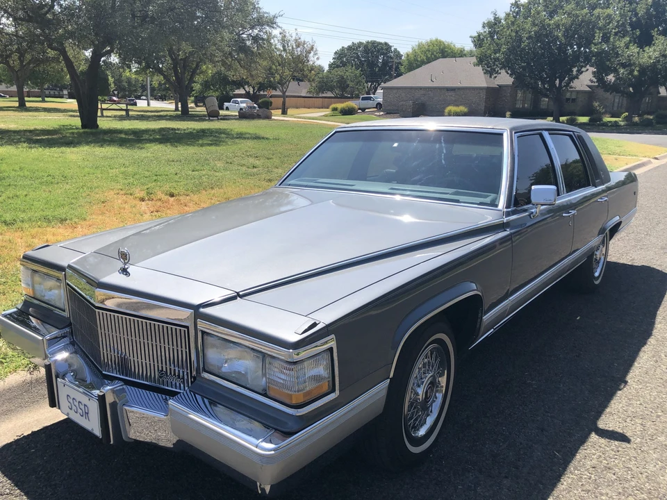 1990 Cadillac Brougham - Image 26 of 31