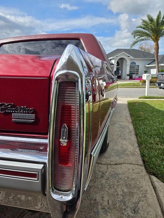 1990 Cadillac Brougham - Image 16 of 21