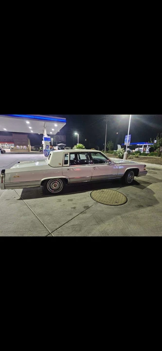 1990 Cadillac Brougham - Image 15 of 18