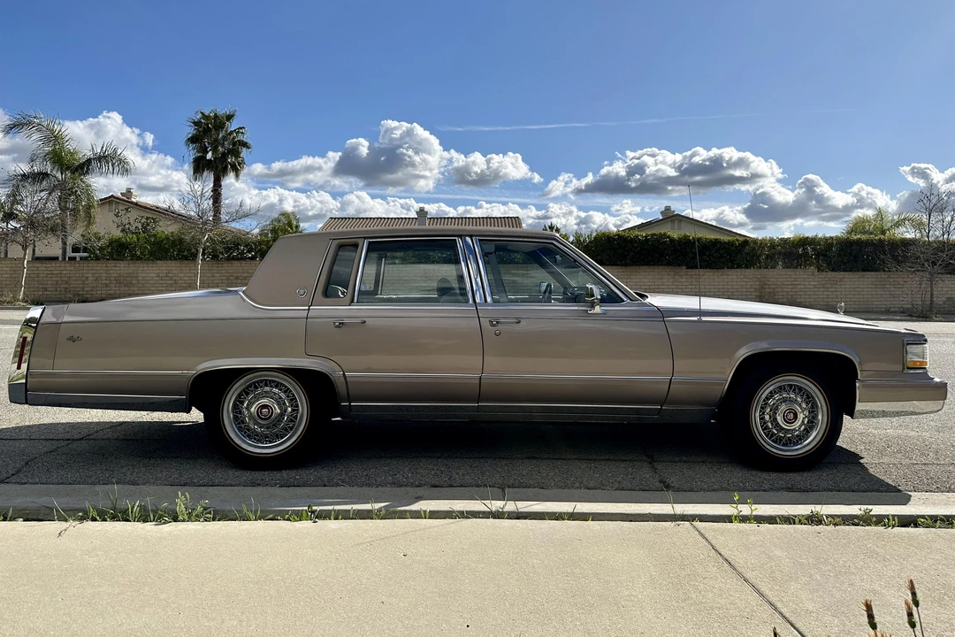 1990 Cadillac Brougham - Image 3 of 31