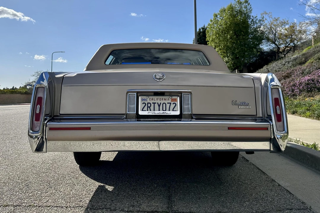 1990 Cadillac Brougham - Image 5 of 31