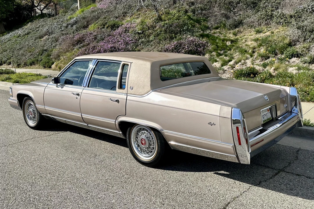 1990 Cadillac Brougham - Image 4 of 31