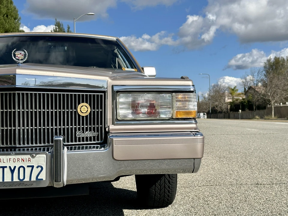 1990 Cadillac Brougham - Image 20 of 31
