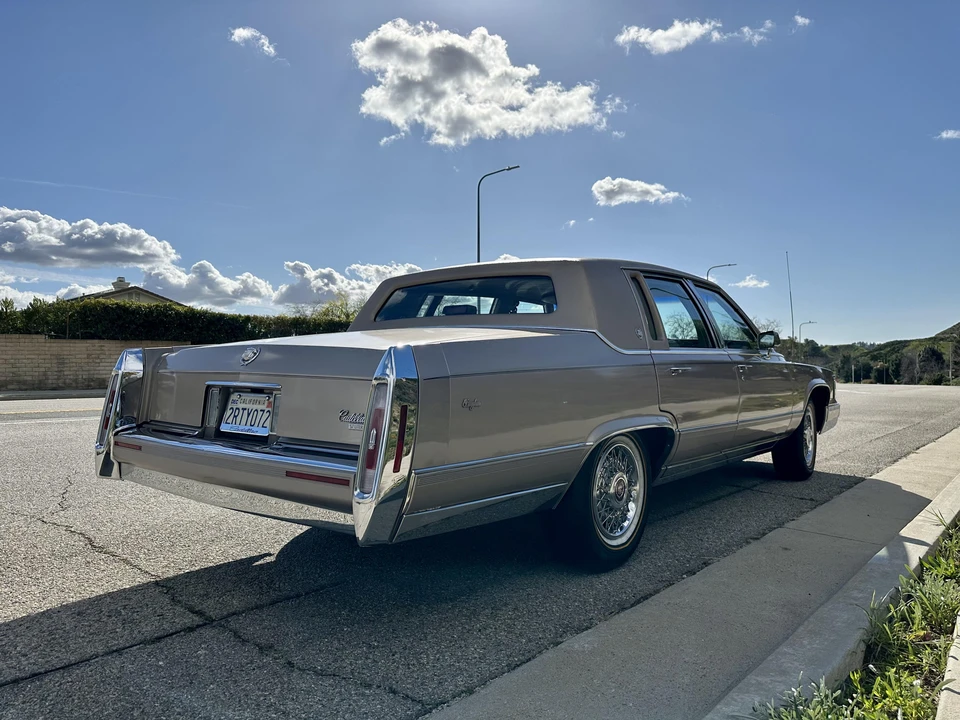 1990 Cadillac Brougham - Image 13 of 31