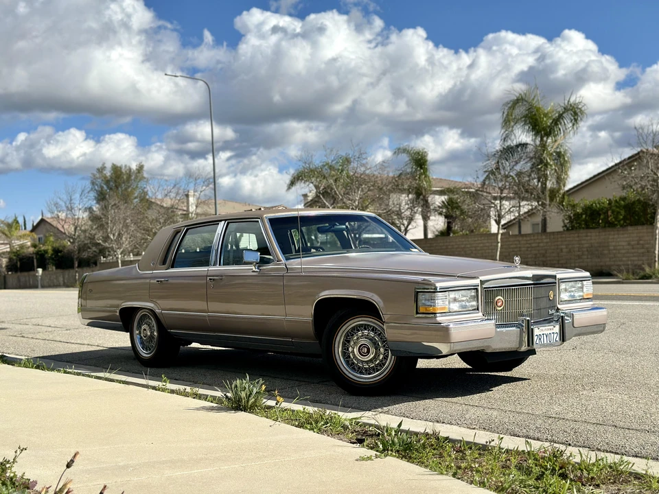 1990 Cadillac Brougham - Image 15 of 31