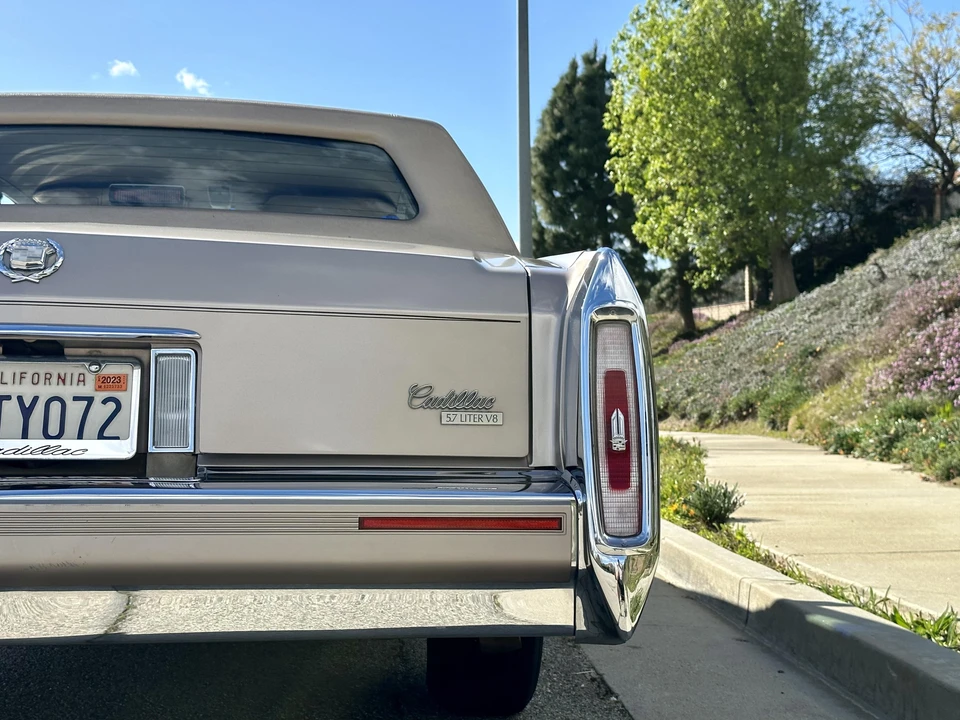 1990 Cadillac Brougham - Image 23 of 31