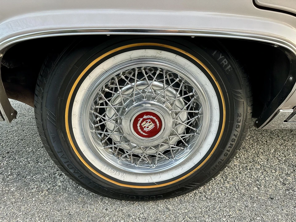 1990 Cadillac Brougham - Image 29 of 31