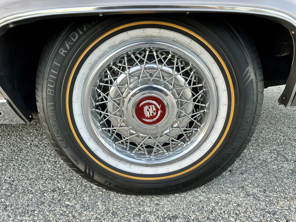 1990 Cadillac Brougham - Image 28 of 31