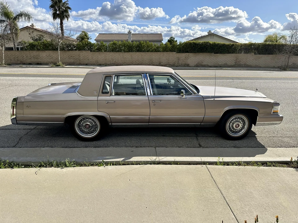 1990 Cadillac Brougham - Image 14 of 31