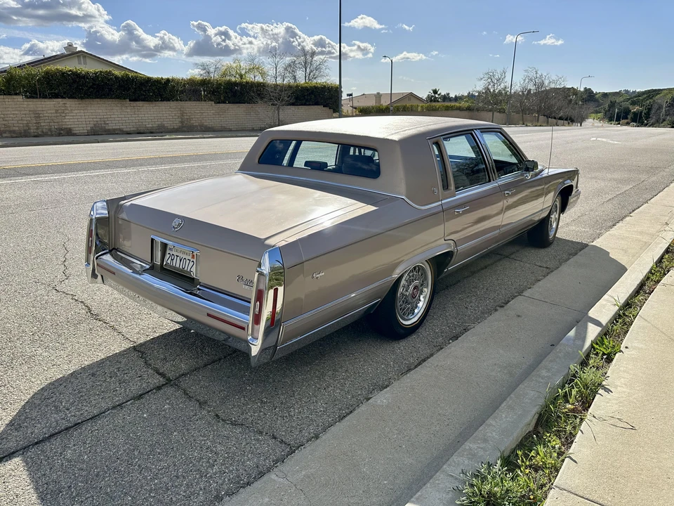 1990 Cadillac Brougham - Image 12 of 31