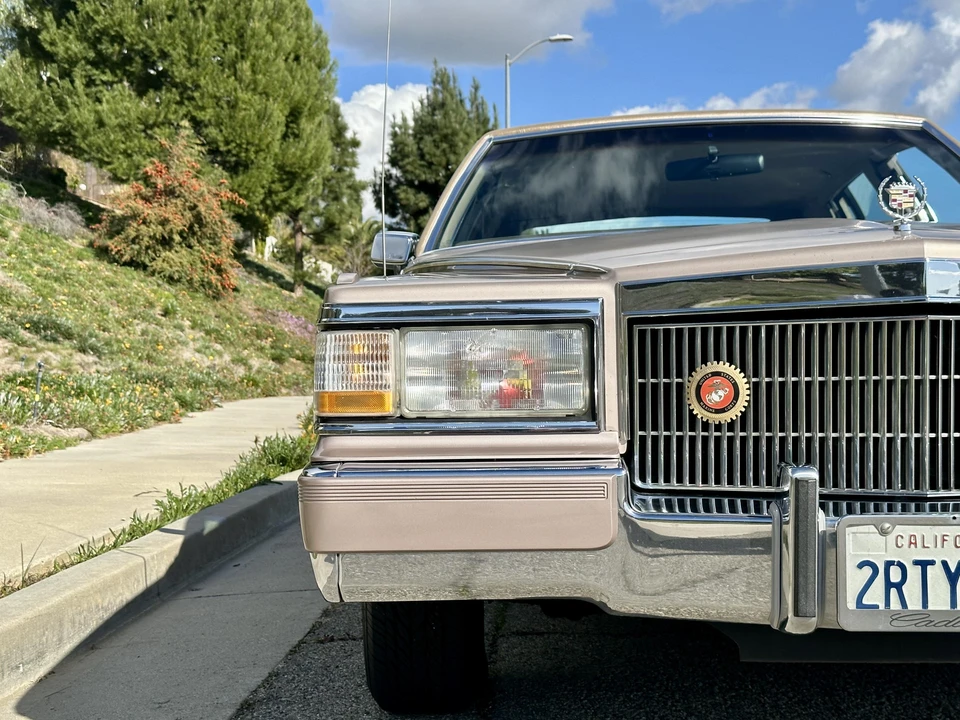 1990 Cadillac Brougham - Image 17 of 31