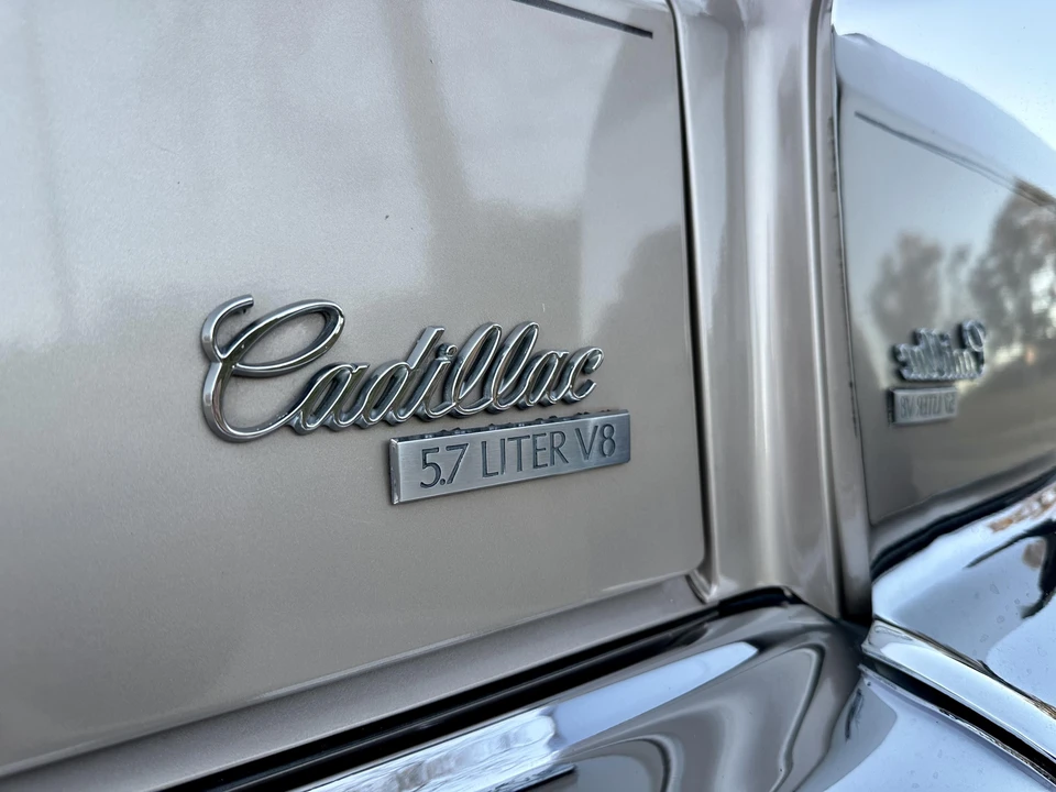 1990 Cadillac Brougham - Image 22 of 31