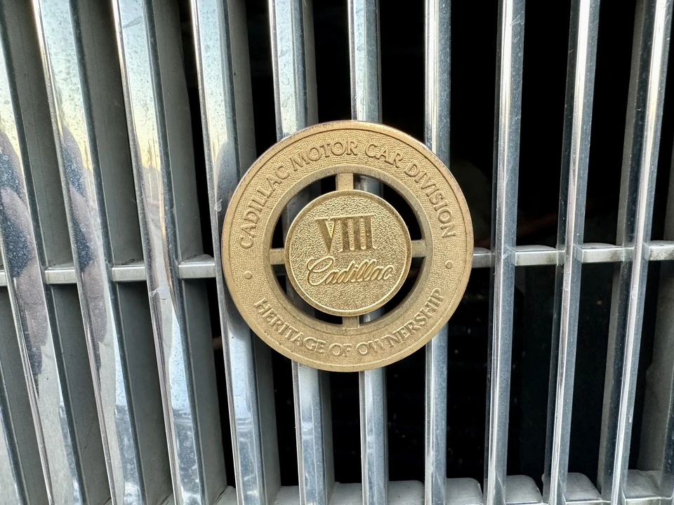 1990 Cadillac Brougham - Image 18 of 31