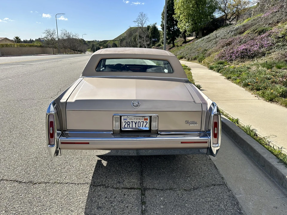 1990 Cadillac Brougham - Image 11 of 31