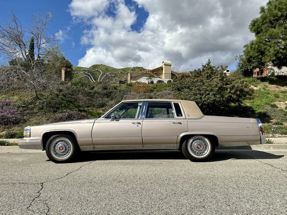 1990 Cadillac Brougham - Image 9 of 31