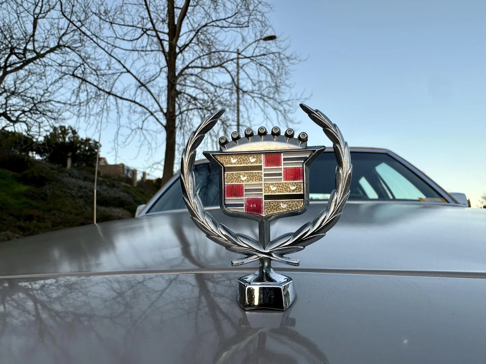 1990 Cadillac Brougham - Image 19 of 31