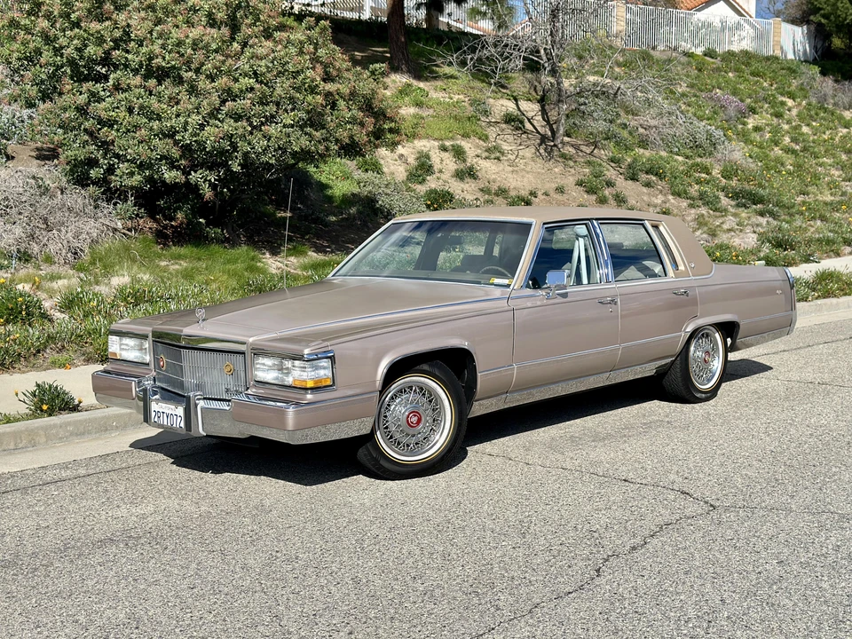 1990 Cadillac Brougham - Image 8 of 31
