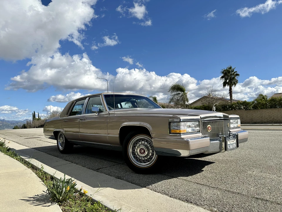 1990 Cadillac Brougham - Image 16 of 31